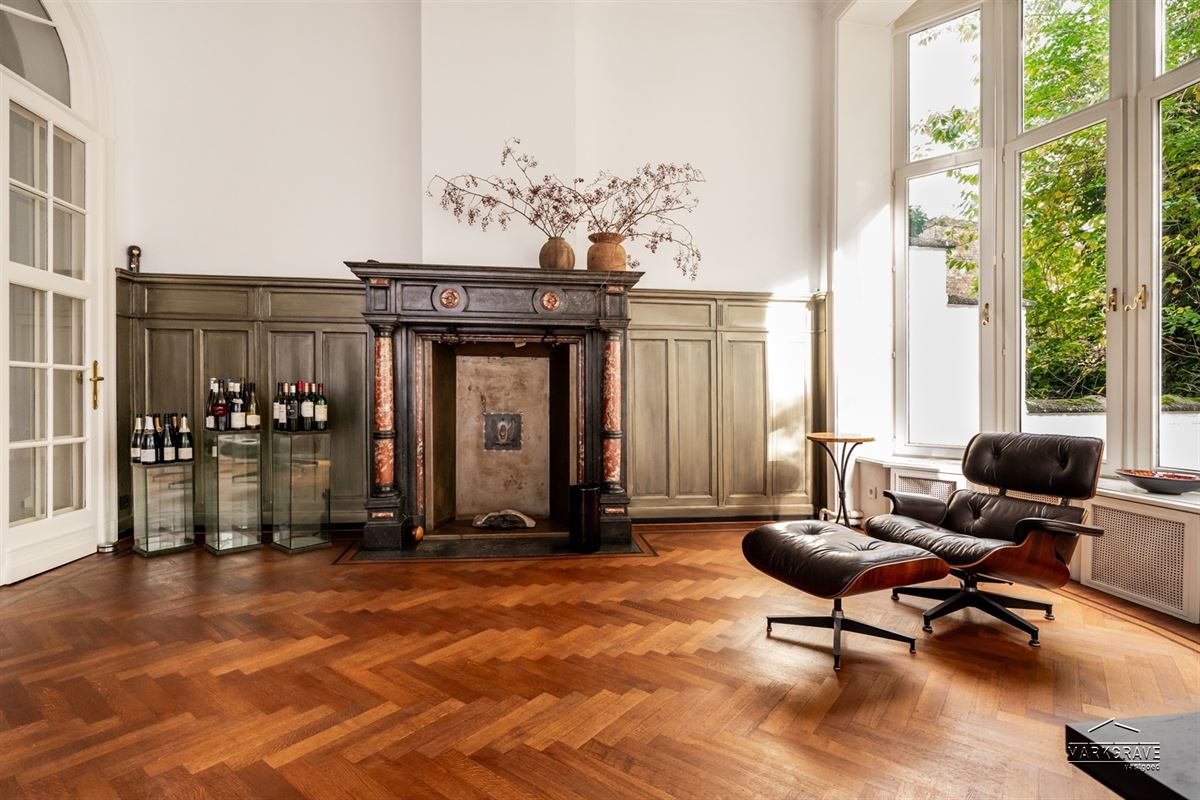 Karaktervol appartement in beaux-artstijl met authentieke elementen