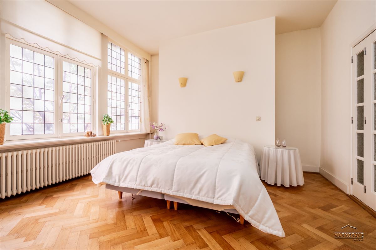 Authentiek 16e-eeuws Stadshuis in het Historisch Hart van de Stad