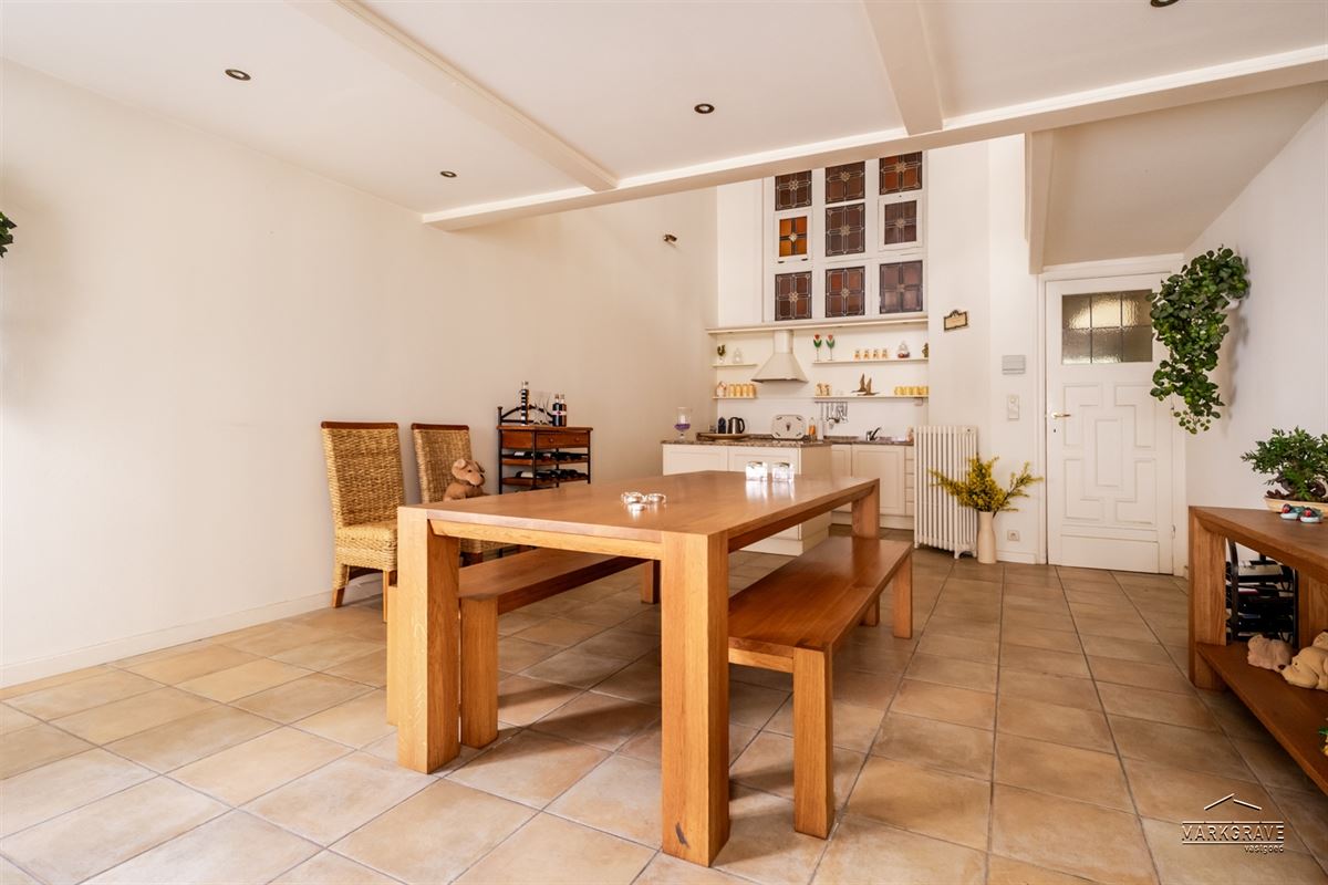 Authentiek 16e-eeuws Stadshuis in het Historisch Hart van de Stad