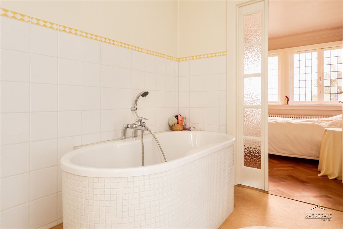 Authentiek 16e-eeuws Stadshuis in het Historisch Hart van de Stad