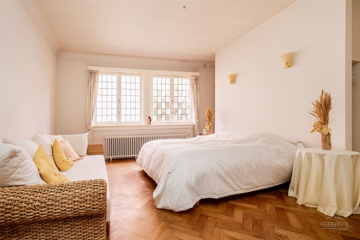 Authentiek 16e-eeuws Stadshuis in het Historisch Hart van de Stad