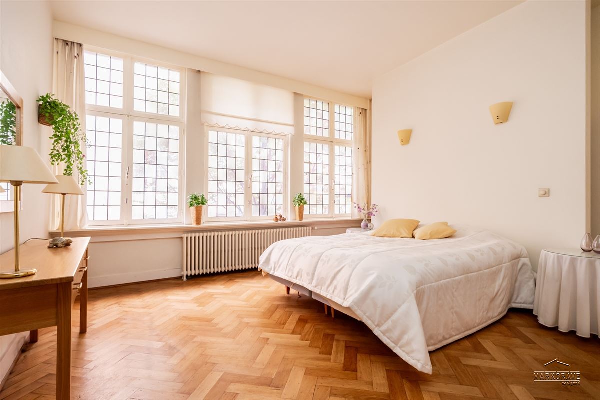 Authentiek 16e-eeuws Stadshuis in het Historisch Hart van de Stad