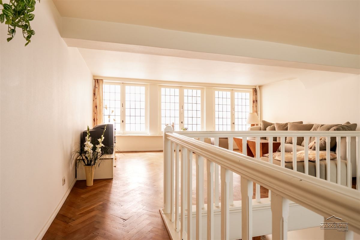 Authentiek 16e-eeuws Stadshuis in het Historisch Hart van de Stad