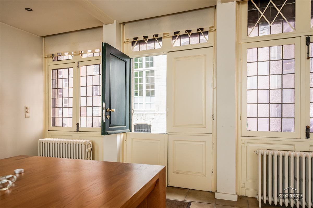 Authentiek 16e-eeuws Stadshuis in het Historisch Hart van de Stad