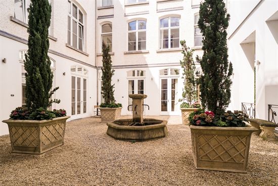 Exclusieve stadsvilla (200 m²) 30 m² dakterras en parking