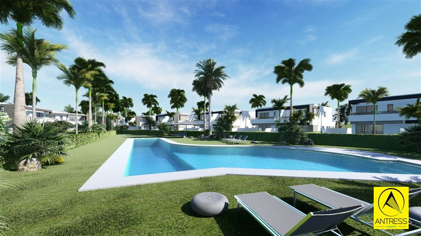 Marbella - Estepona: prachtige half open bebouwingen aan de golf "La Resina" aan de kust van Marbella!