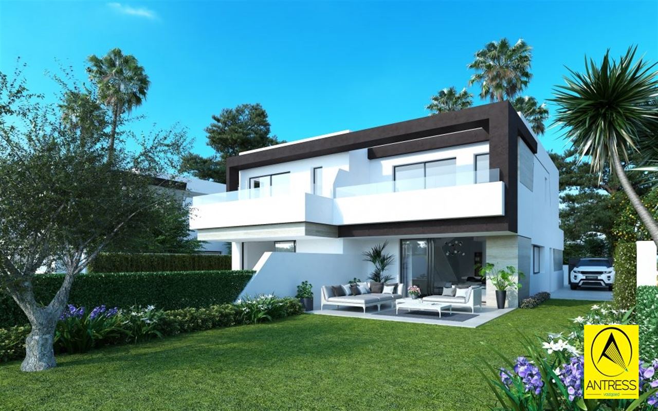 Marbella - Estepona: prachtige half open bebouwingen aan de golf "La Resina" aan de kust van Marbella!