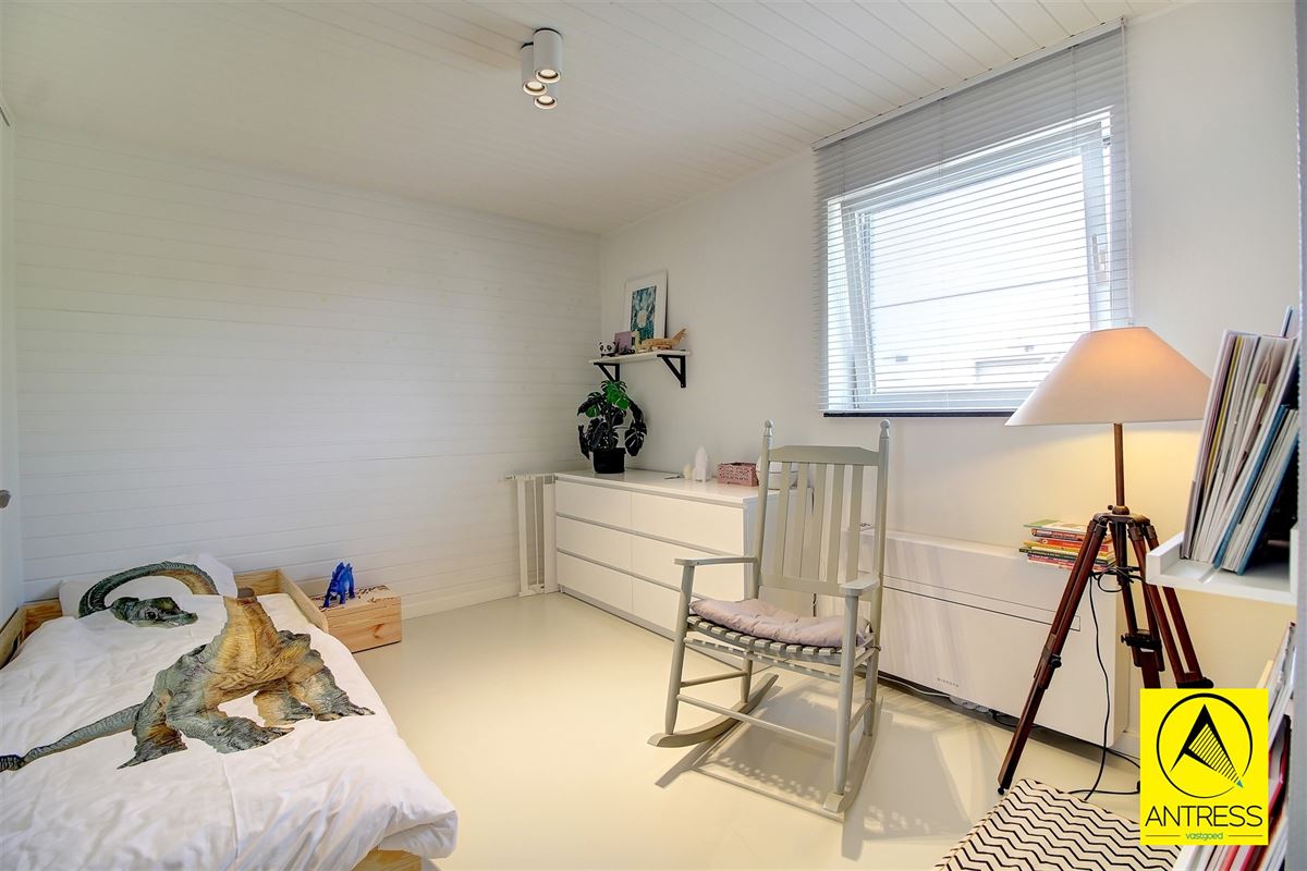 Hoogwaardig afgewerkte half open bebouwing op toplocatie; rustig doch in het centrum gelegen!