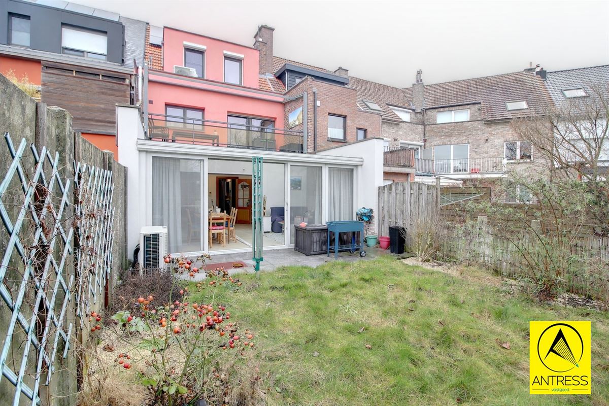 Instapklare gezinswoning met extra studio op het gelijkvloers