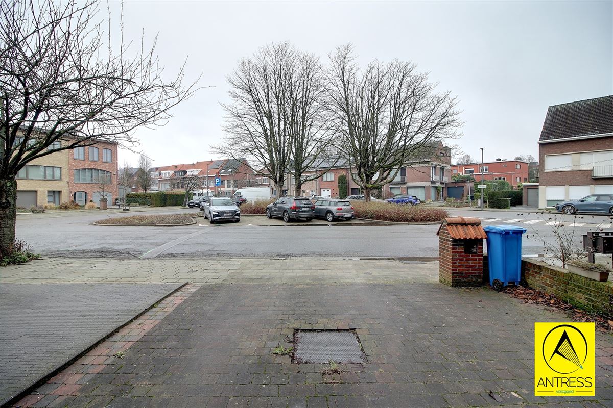 Instapklare gezinswoning met extra studio op het gelijkvloers