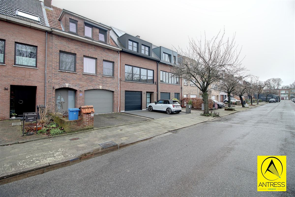 Instapklare gezinswoning met extra studio op het gelijkvloers