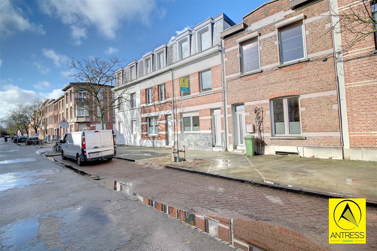 Gerenoveerde gezinswoning met 3 slaapkamers en badkamer op rustige ligging!
