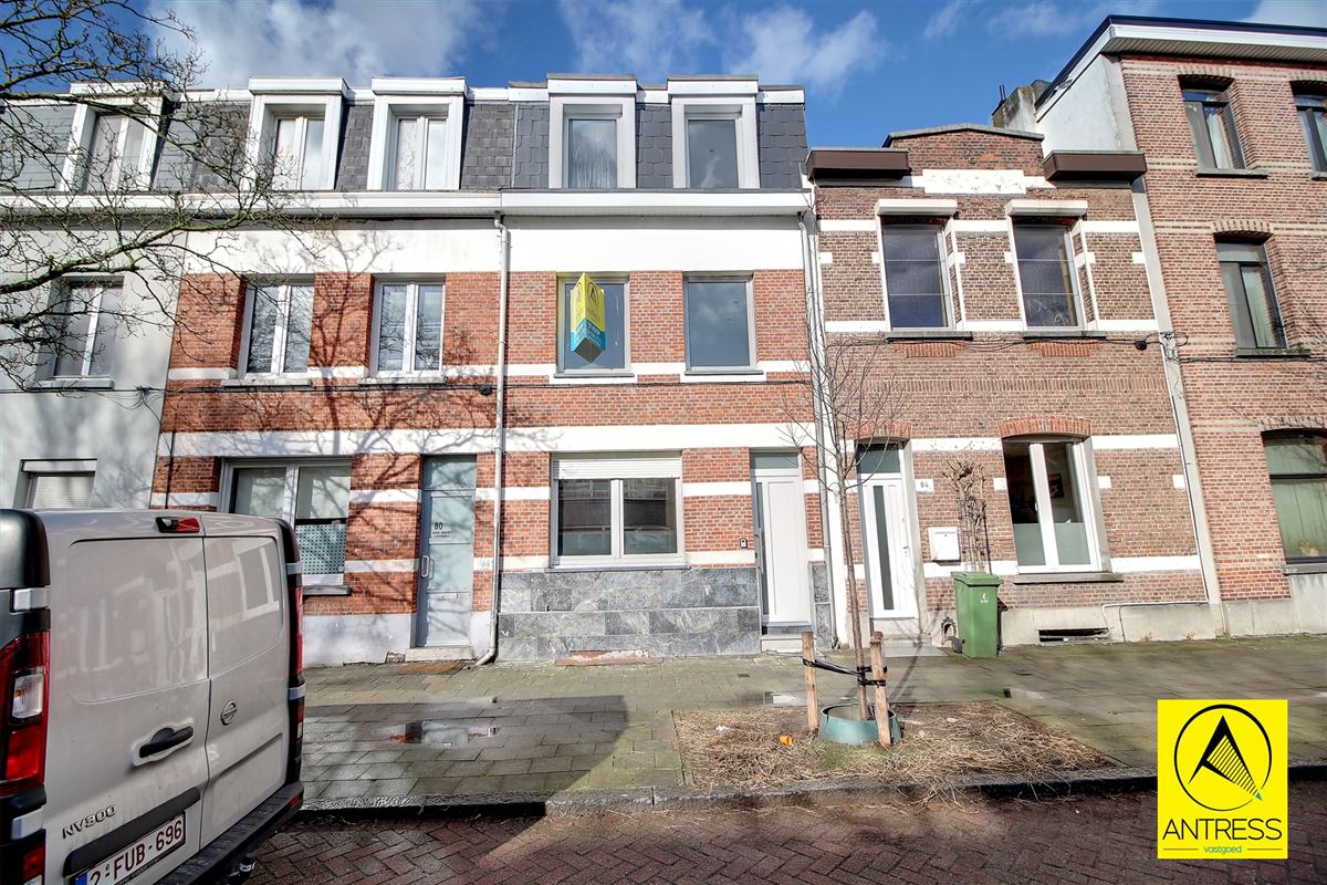 Gerenoveerde gezinswoning met 3 slaapkamers en badkamer op rustige ligging!