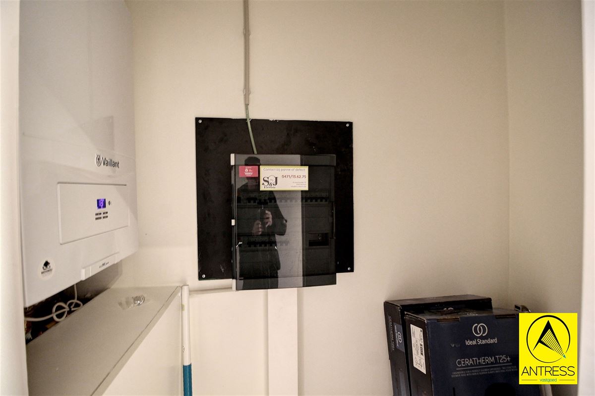 Volledig gerenoveerd 2 slaapkamer appartement met terrassen en garagebox!