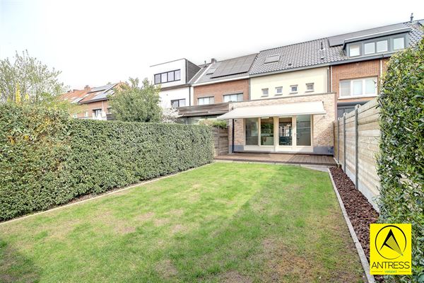 Elsdonk/ Molenveld: volledig instapklare gezinswoning met zonnige tuin!
