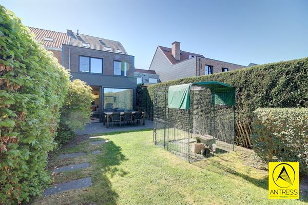 Zeer energiezuinige recent gebouwde gezinswoning met 4 slaapkamers en 2 badkamers