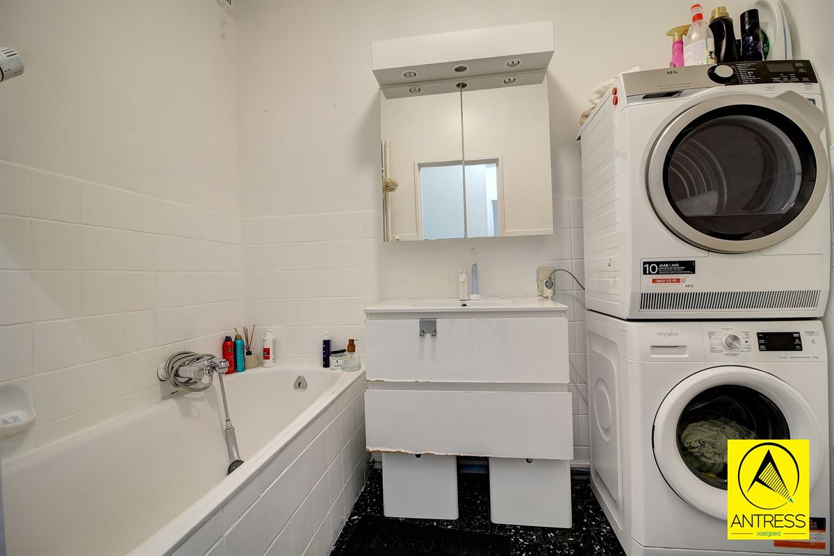 3 slaapkamer appartement met terras, kelder en garagebox.