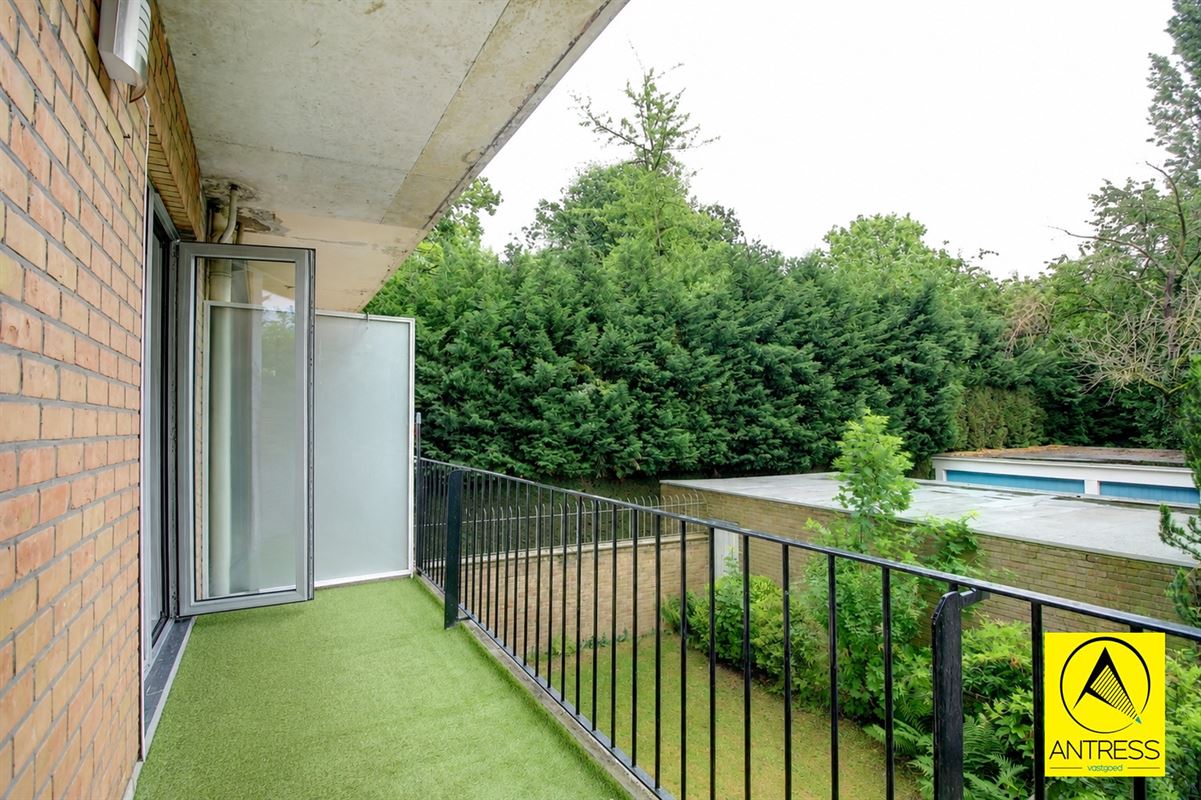 3 slaapkamer appartement met terras, kelder en garagebox.