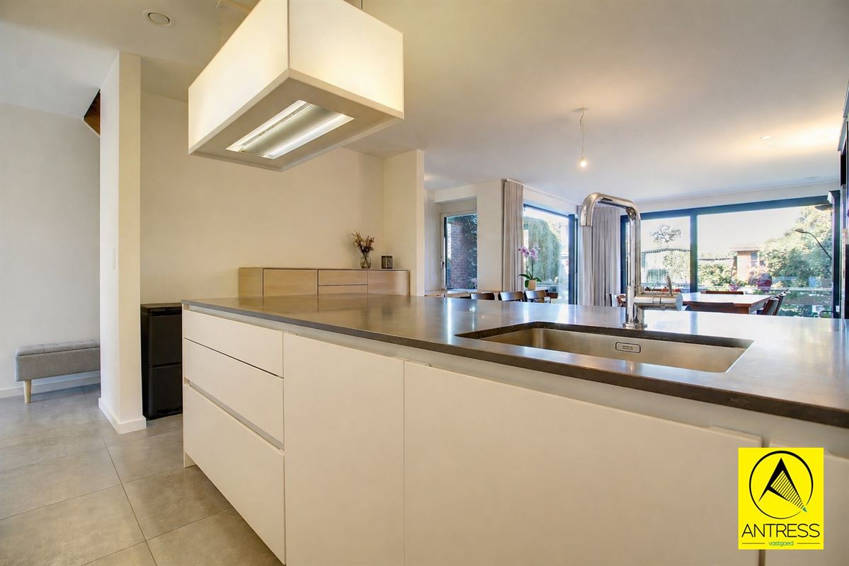 Zeer energiezuinige recent gebouwde gezinswoning met 4 slaapkamers en 2 badkamers