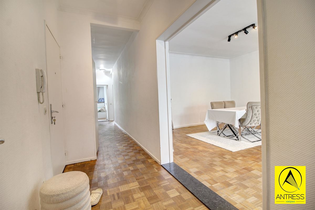 3 slaapkamer appartement met terras, kelder en garagebox.