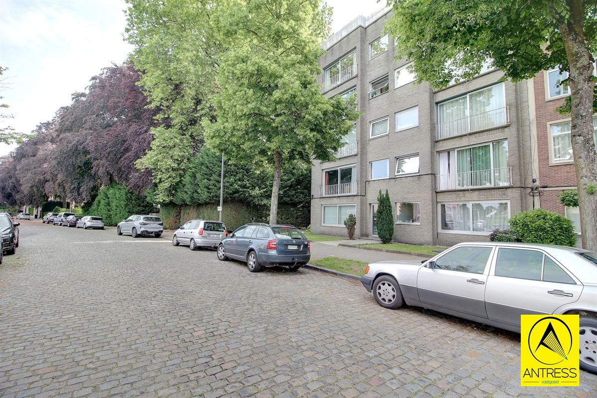 3 slaapkamer appartement met terras, kelder en garagebox.