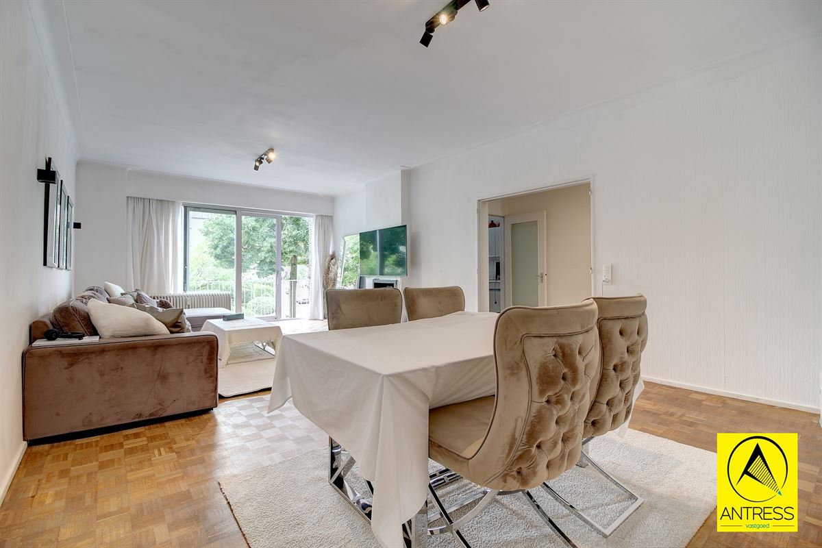 3 slaapkamer appartement met terras, kelder en garagebox.