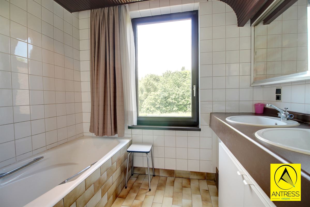Half open bebouwing met uitbreidingsmogelijkheden op prachtig perceel!
