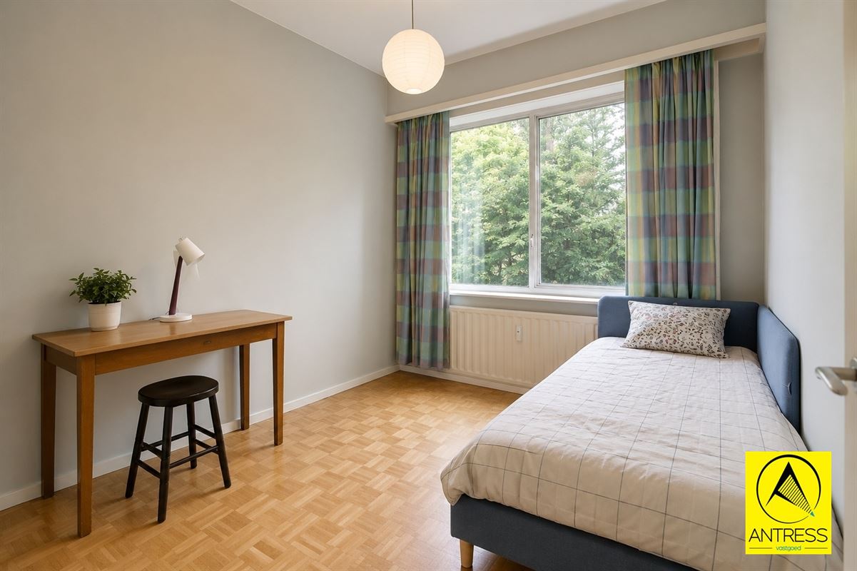 4 slaapkamer appartement met terras, kelder en garagebox.