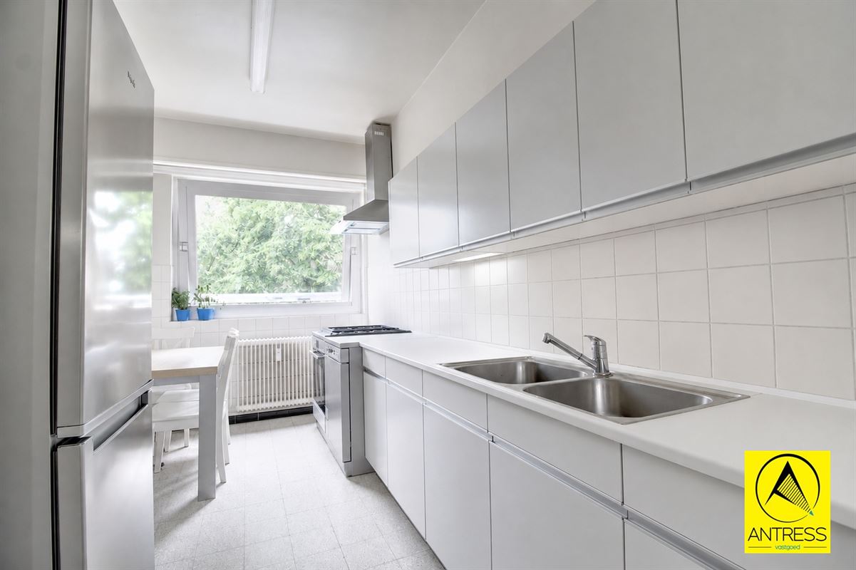 3 slaapkamer appartement met terras, kelder en garagebox.