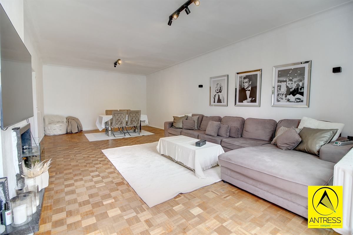 3 slaapkamer appartement met terras, kelder en garagebox.