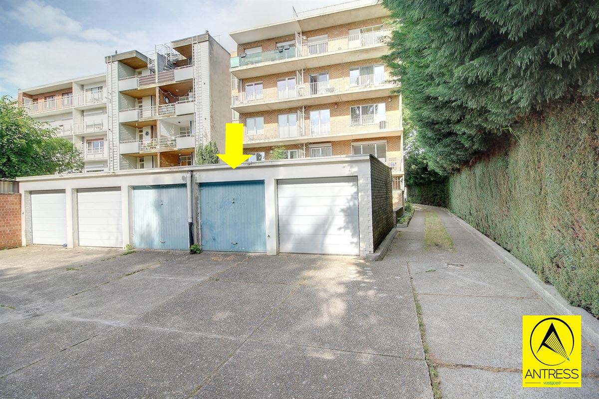 3 slaapkamer appartement met terras, kelder en garagebox.