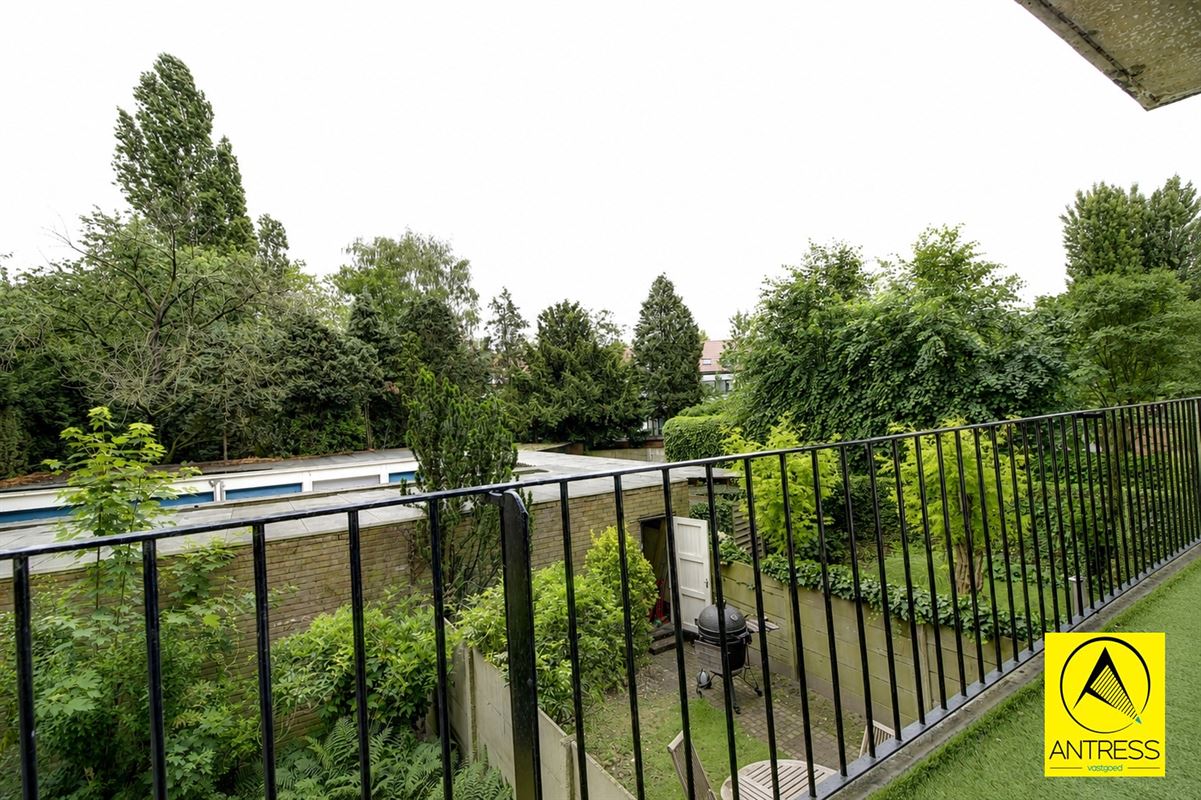 3 slaapkamer appartement met terras, kelder en garagebox.