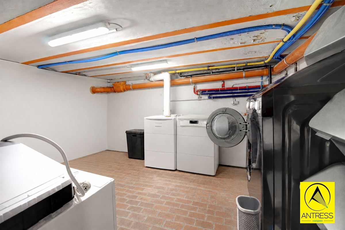 Gerenoveerde gezinswoning met stadstuin en behoud van karakterisieke elementen.