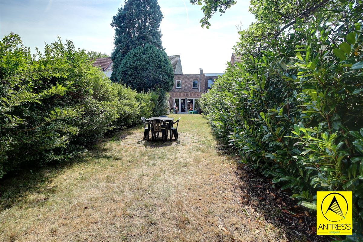 Gezinswoning met 3-4 slaapkamers en prachtige tuin. Mogelijkheid tot uitbreiding!