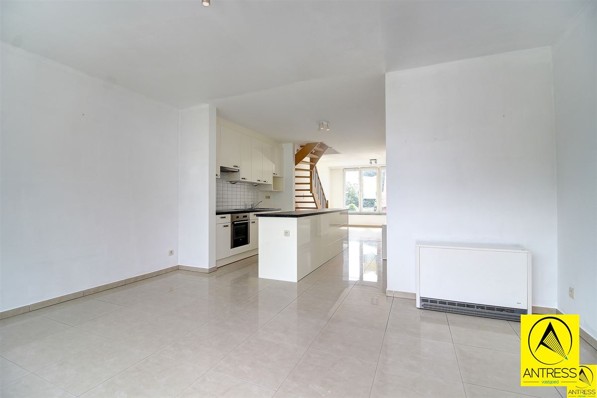 Duplex 2 slaapkamer appartement met autostaanplaats