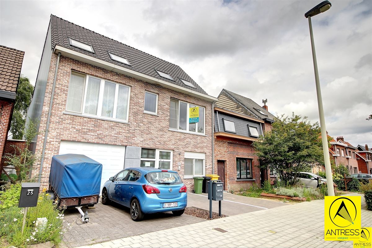 Duplex 2 slaapkamer appartement met autostaanplaats