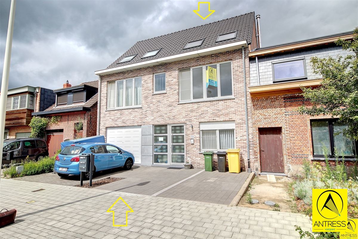 Duplex 2 slaapkamer appartement met autostaanplaats