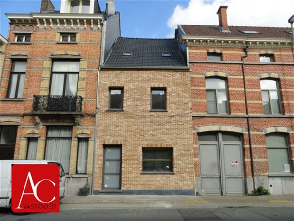 Nieuw heropgebouwde woning, centrum Sint-Nikaas