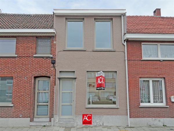Volledig gerenoveerde woning met garage.