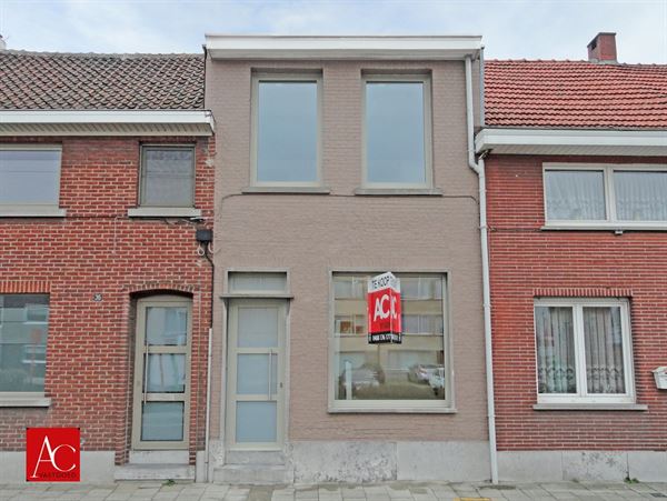 Volledig gerenoveerde woning met garage.