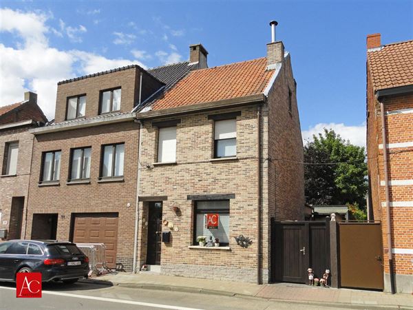Instapklare half-open bebouwing met 3 slaapkamers