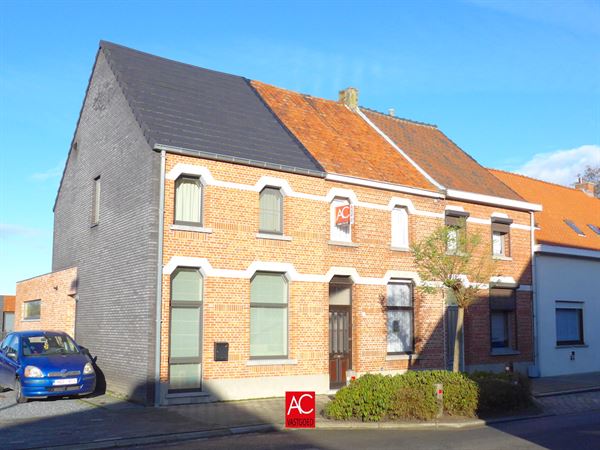 Mooi gelegen rijwoning met garage