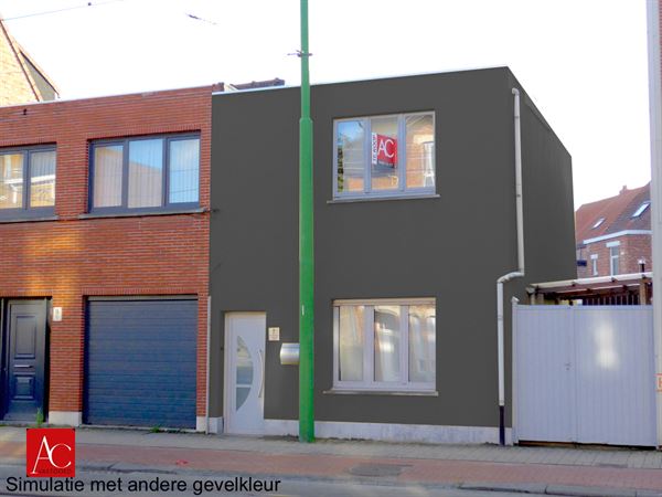 Centraal gelegen woning met zij-ingang.