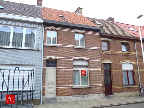 Gunstig gelegen woning met tuin ter renovatie