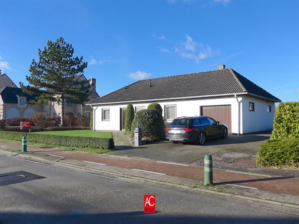 Residentieel gelegen bungalow met garage
