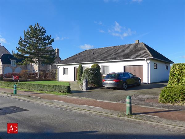 Residentieel gelegen bungalow met garage