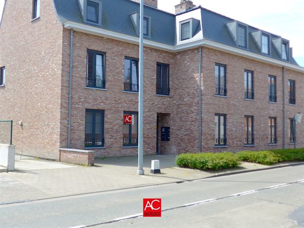 Ruim appartement met groot terras, garage en berging