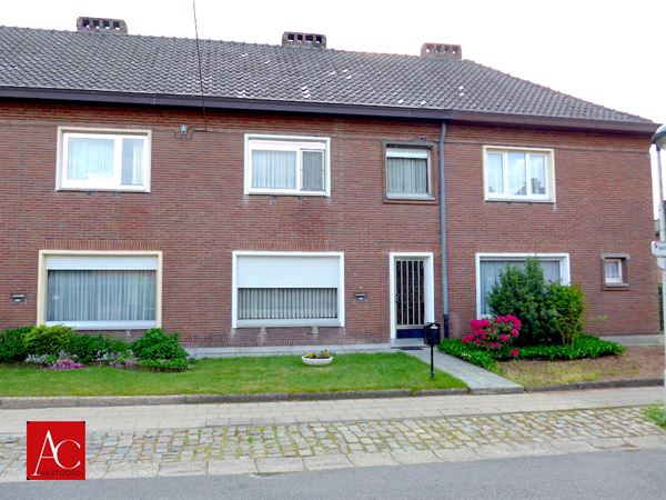 Welgelegen woning met garage en achteruitgang in een rustige wijk