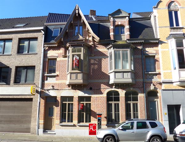 Gerenoveerde herenwoning, centraal gelegen in Sint-Niklaas.