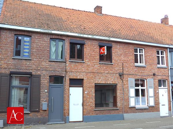 Welgelegen woning met tuin en achterweg